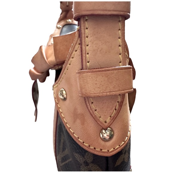 Louis Vuitton Monogram Canvas Leonor Limited Edition ruffled bag. - Picture 3 of 16